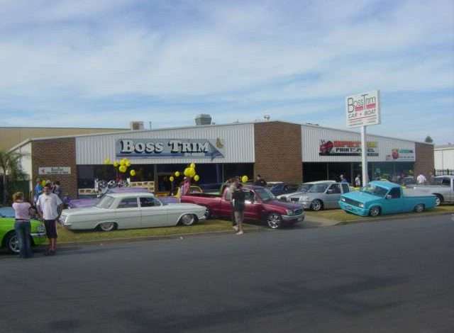 Custom minitruck with hydraulic suspension performing limbo at Aussie Sports Trucks Open Day 2004 in Penrith NSW